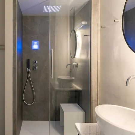 Apartment In Centro, Doccia Con Genoa