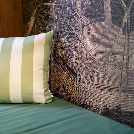 In Centro, Doccia Con Apartment Genoa